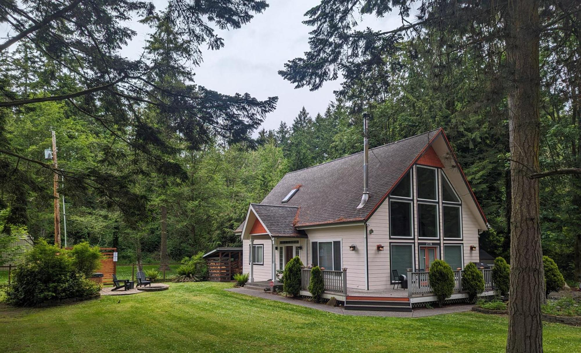 Fox Paws Luxury Cabin - Hot Tub, Fire Pit & Pines! Hansville エクステリア 写真