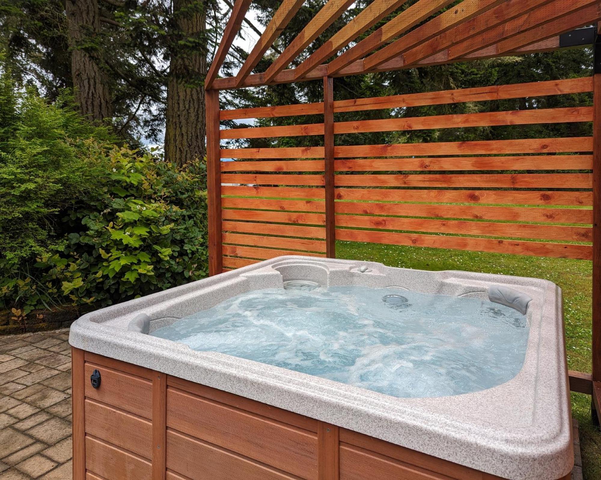 Fox Paws Luxury Cabin - Hot Tub, Fire Pit & Pines! Hansville エクステリア 写真